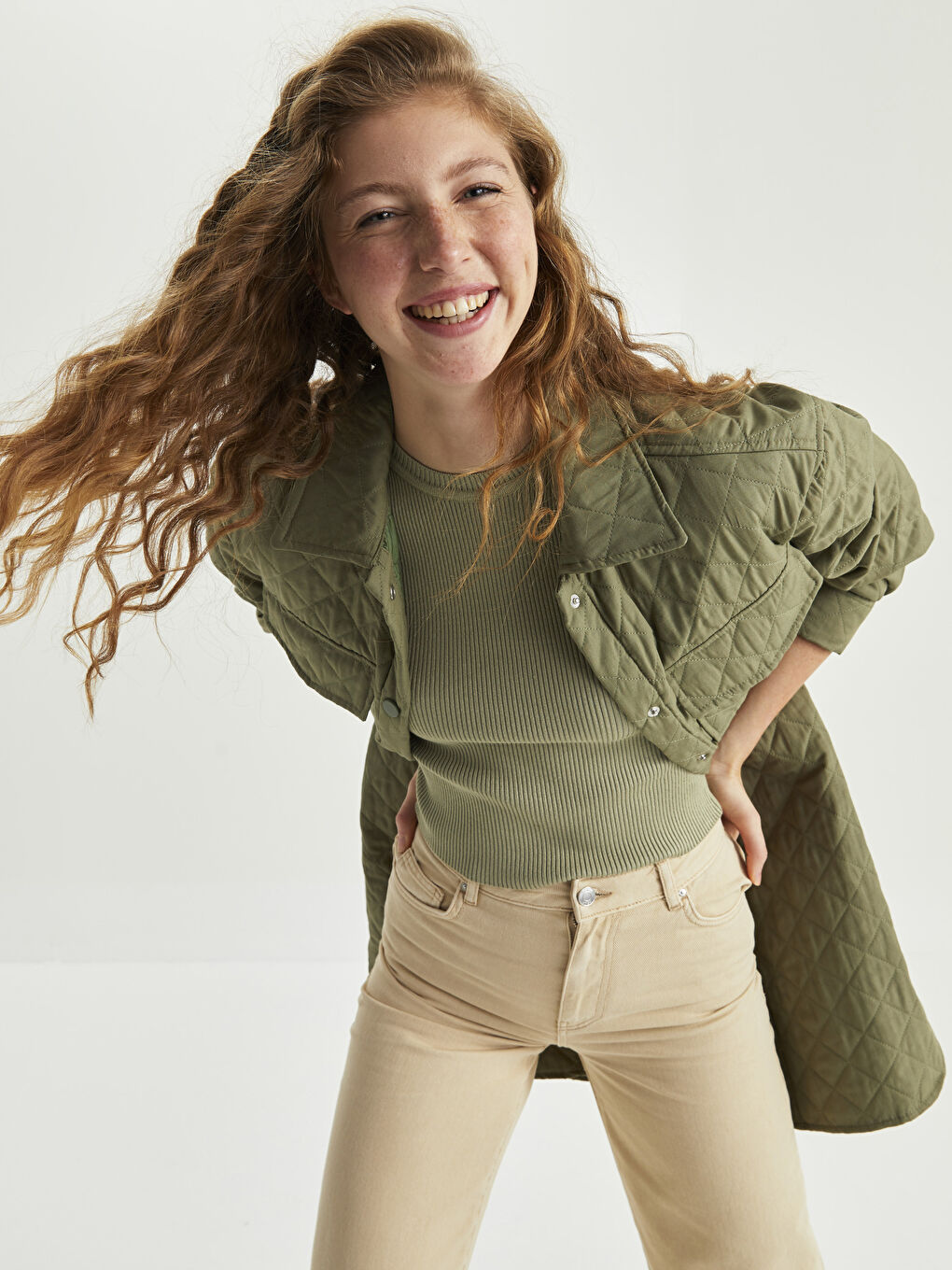 Yeşil Gömlek Yaka Kapitone Desenli Uzun Kollu Kadın Mont-3