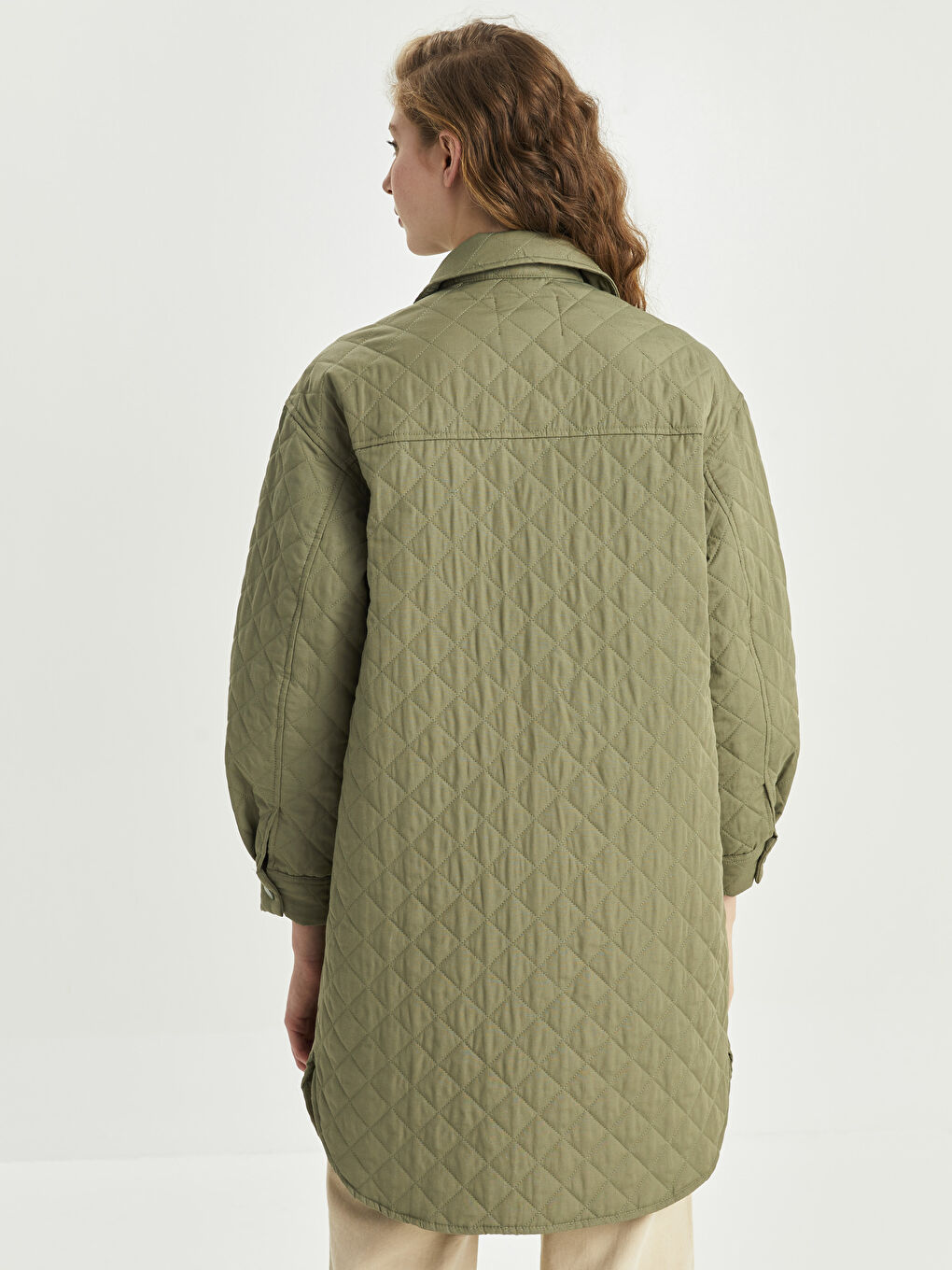 Yeşil Gömlek Yaka Kapitone Desenli Uzun Kollu Kadın Mont-5