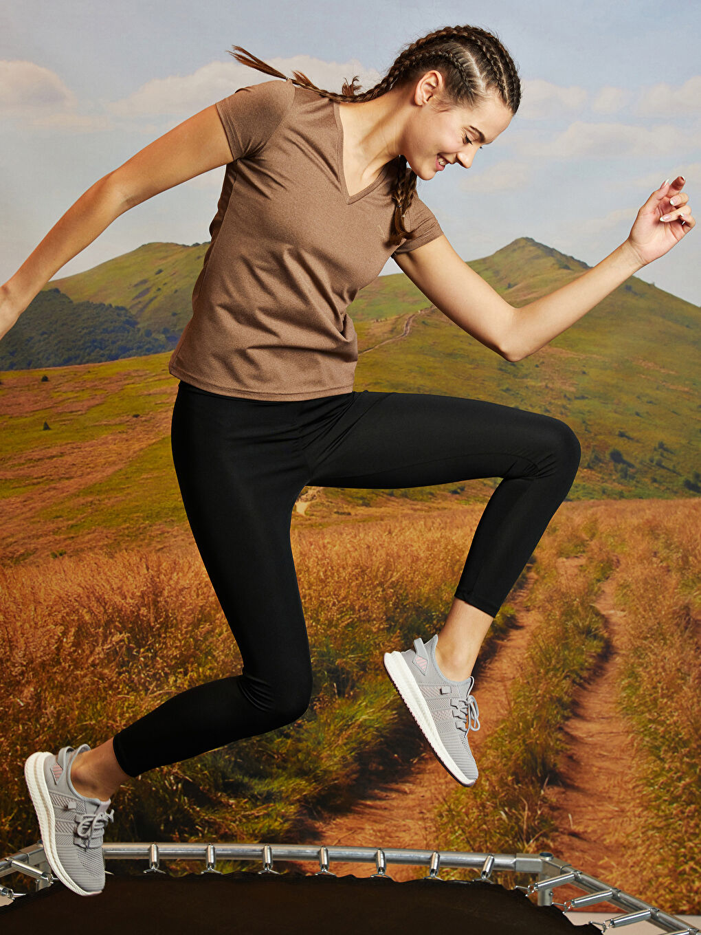 V Yaka Baskılı Kısa Kollu Kadın Outdoor Tişört-1