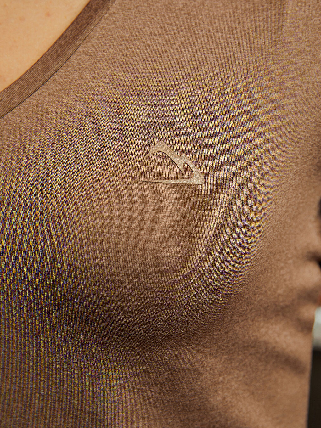 V Yaka Baskılı Kısa Kollu Kadın Outdoor Tişört-2