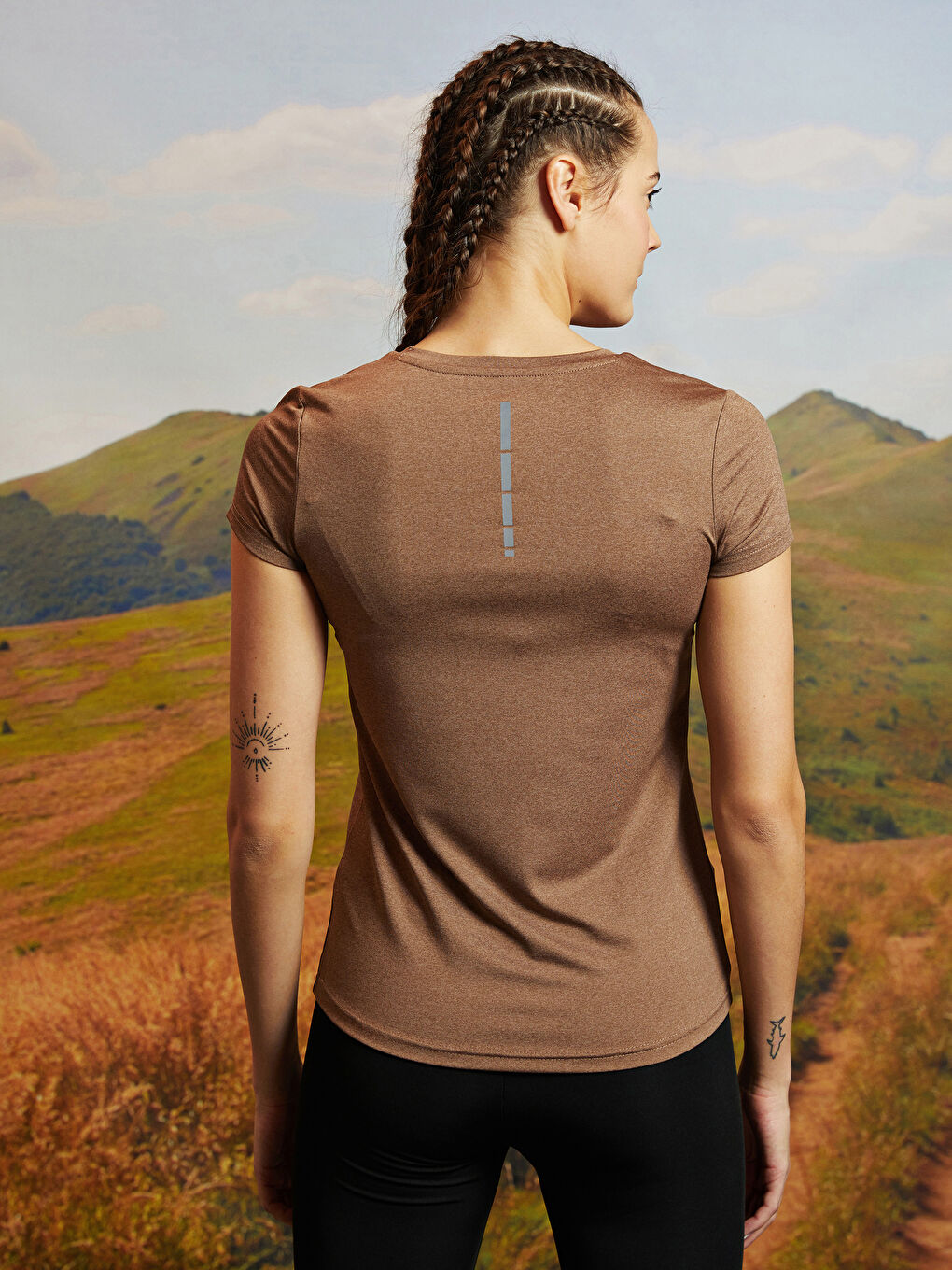 V Yaka Baskılı Kısa Kollu Kadın Outdoor Tişört-3