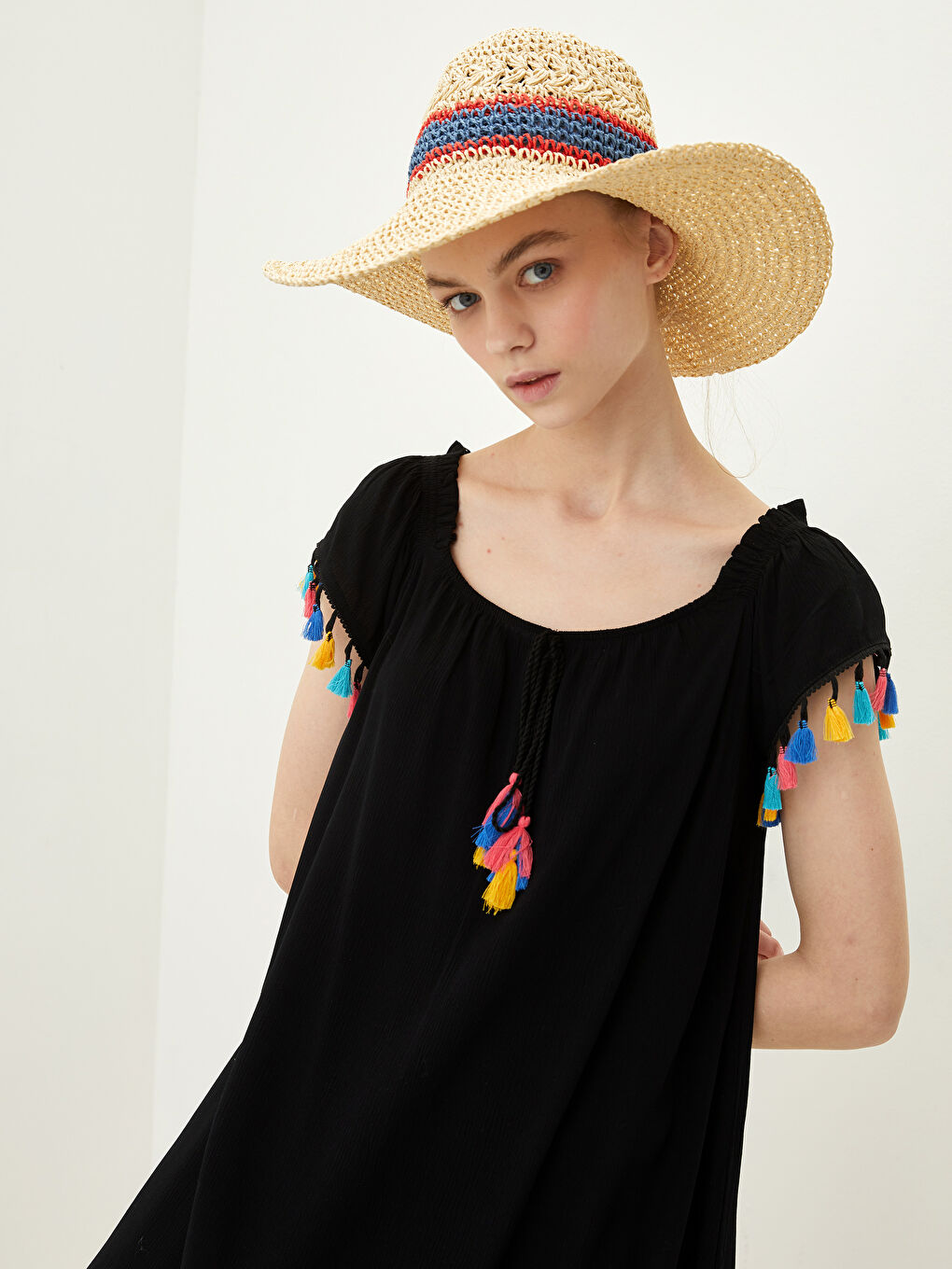 Siyah Kayık Yaka Düz Kısa Kollu Viskon Kadın Plaj Elbisesi-1