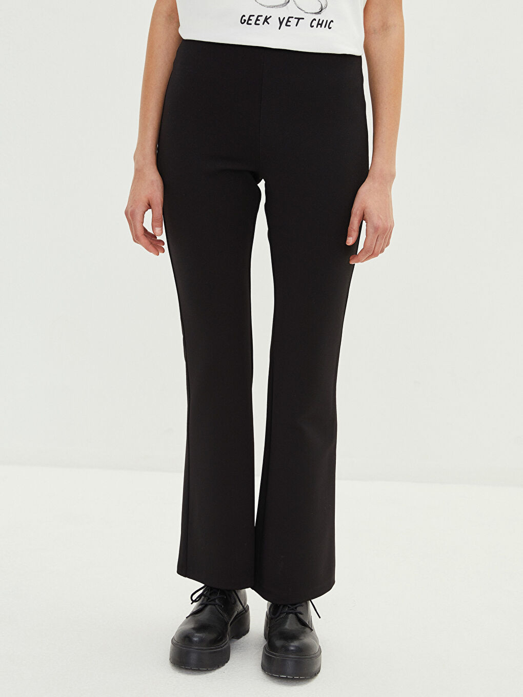 Siyah Beli Lastikli Düz İspanyol Paça Kadın Pantolon-1
