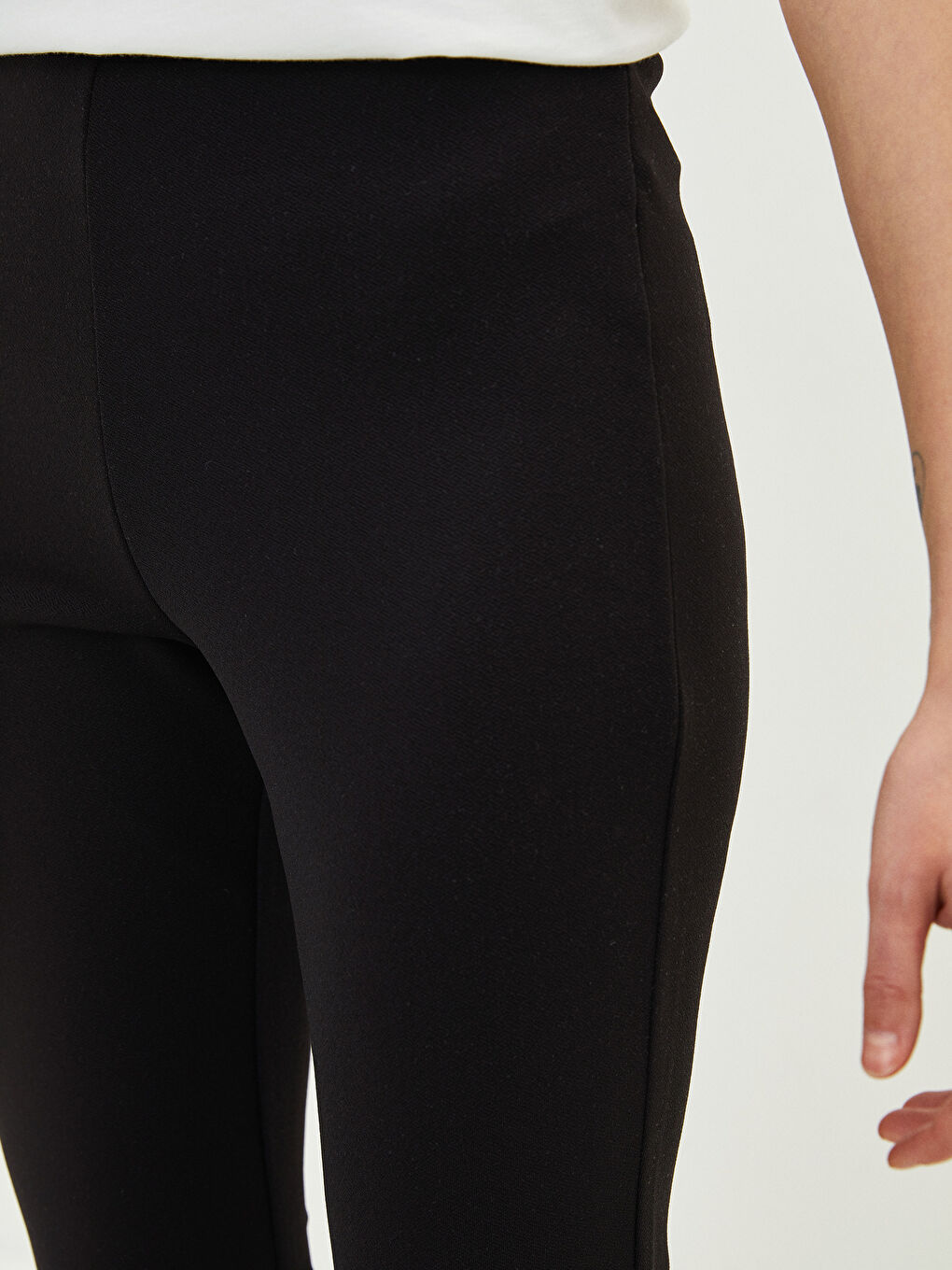 Siyah Beli Lastikli Düz İspanyol Paça Kadın Pantolon-3