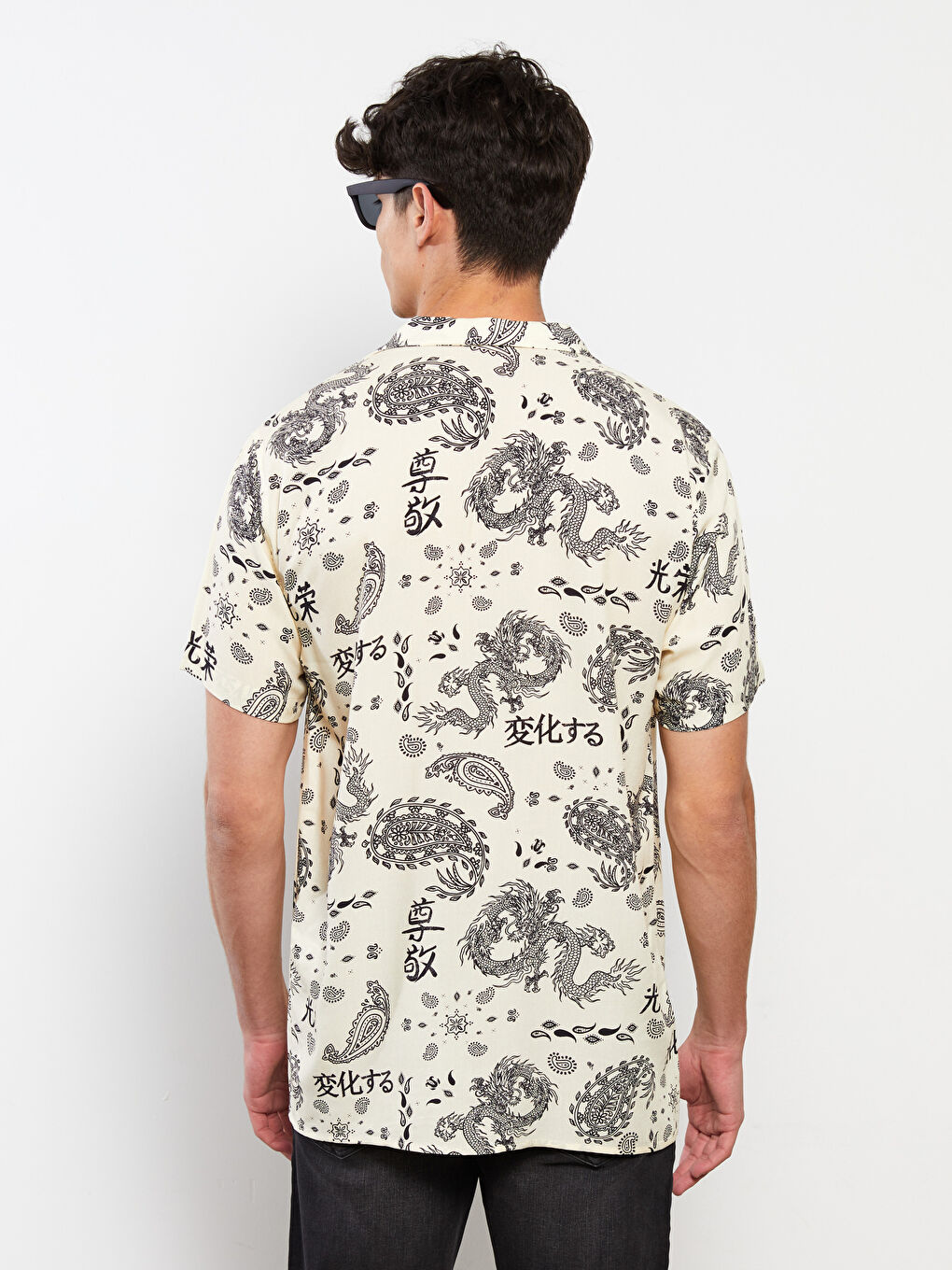 Chemise à Motifs en Viscose à Manches Courtes avec Col en Resort pour Hommes à Coupe Régulière-3