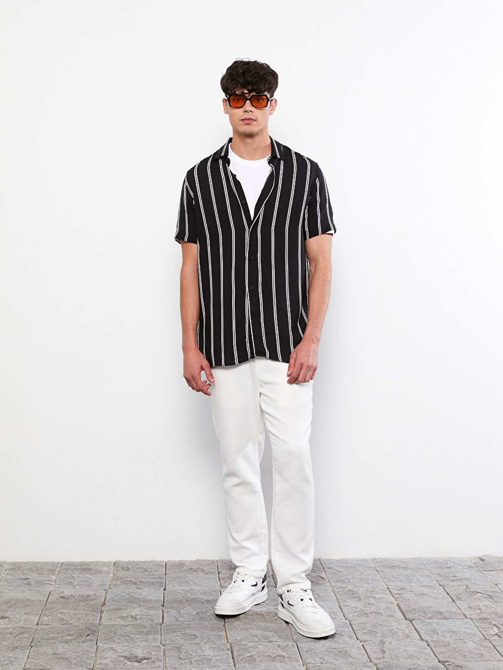 Regulär Geschnittenes Kurzarm Gestreiftes Popeline Herrenhemd