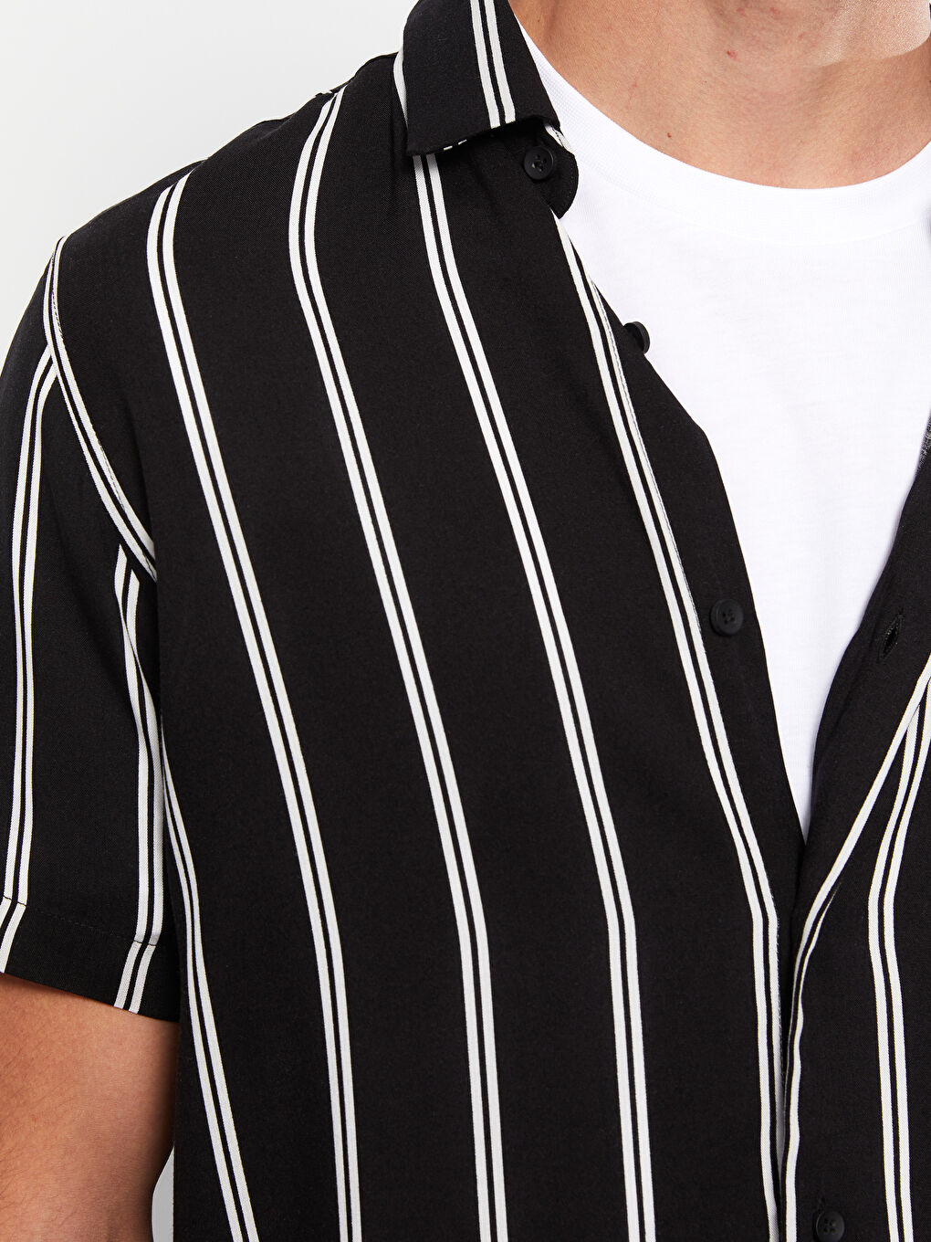 Regulär Geschnittenes Kurzarm Gestreiftes Popeline Herrenhemd-3