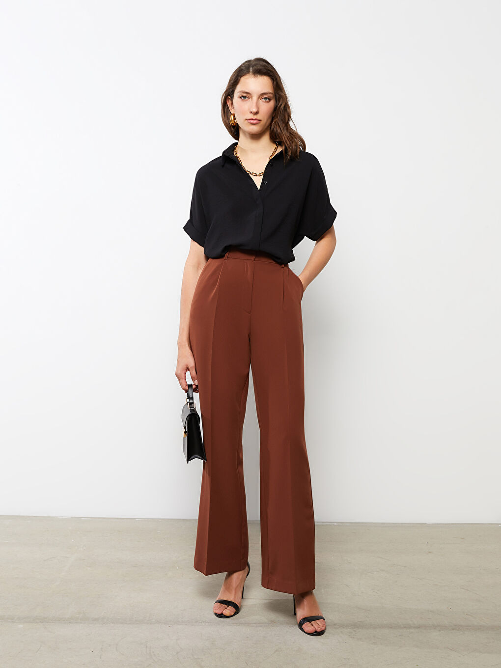 Chemise Femme à Manches Courtes Droite avec Fermeture à Boutons sur le Devant-1