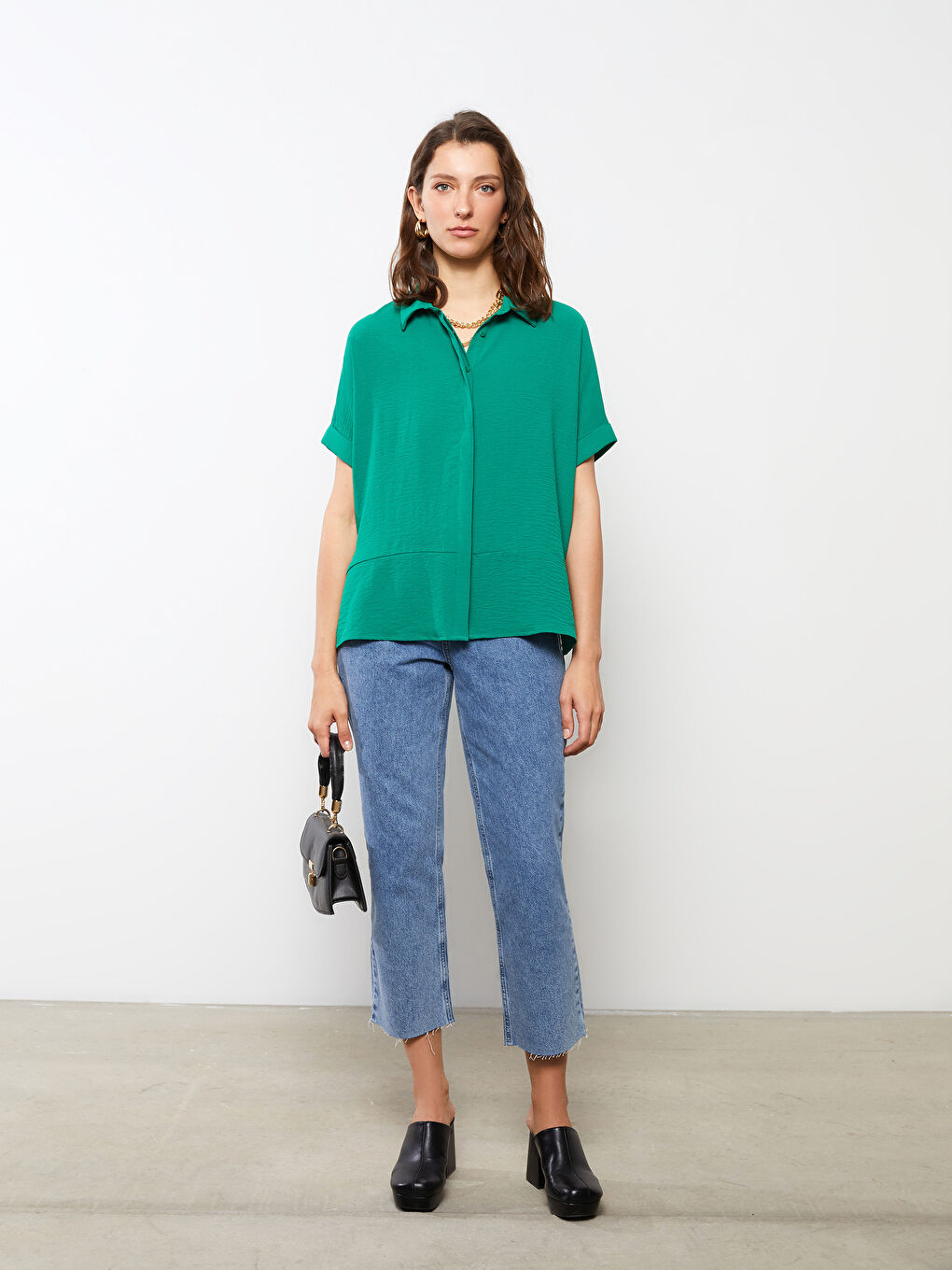 Chemise Femme à Manches Courtes Droite avec Fermeture à Boutons sur le Devant-1