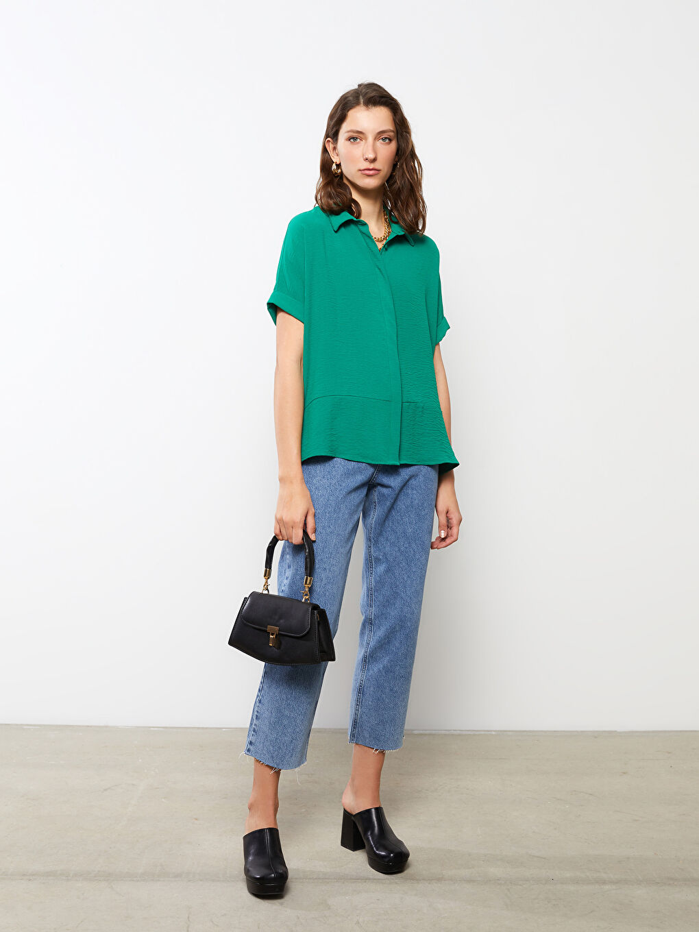 Chemise Femme à Manches Courtes Droite avec Fermeture à Boutons sur le Devant-2