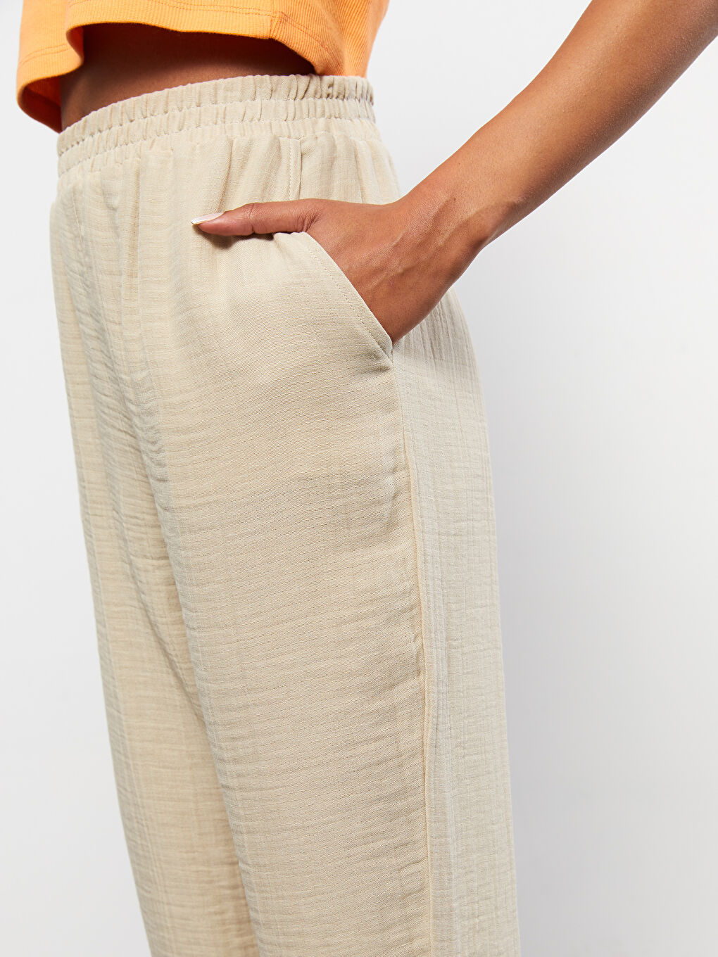 Женские прямые брюки с эластичным поясом и карманами-4