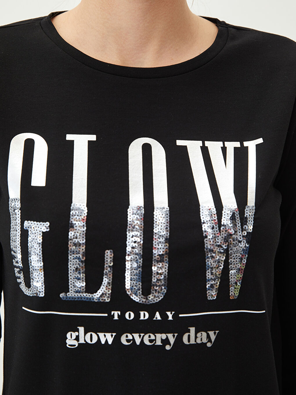 әйелдерге арналған ұзын жеңді дөңгелек жағалы әріп принтті футболка-1