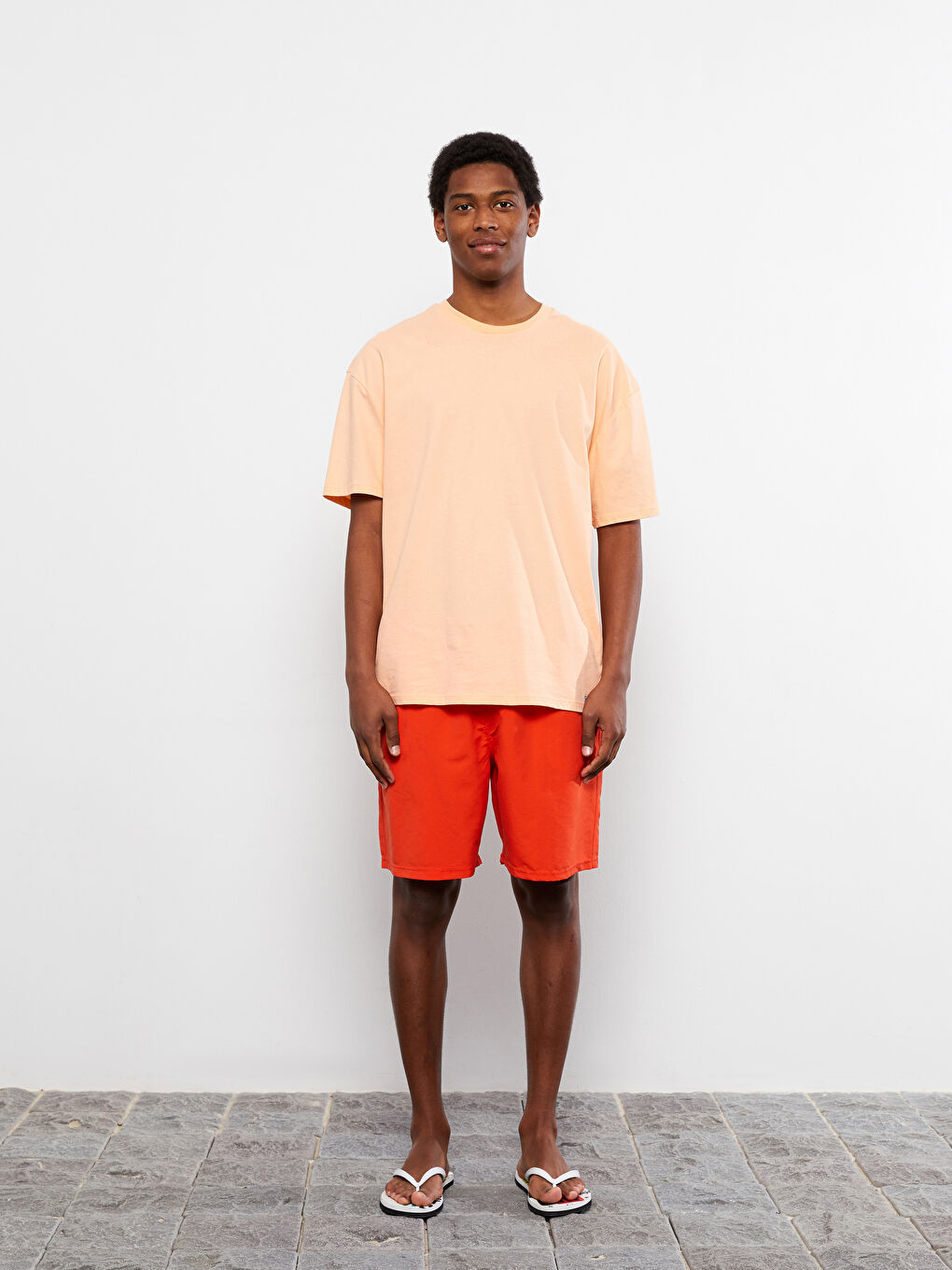 شورت سباحة أساسي بطول الركبة للرجال