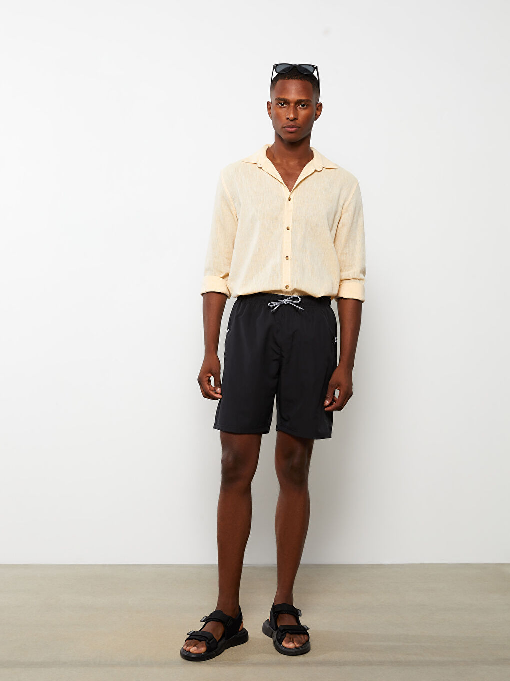 Siyah Diz Hizası Boy Basic Erkek Deniz Şortu