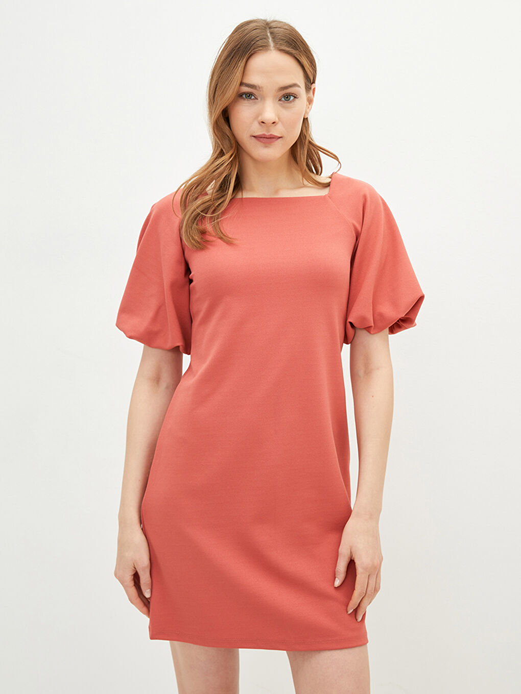 Kırmızı Kare Yaka Düz Kısa Kollu Viskon Kadın Bodycon Elbise