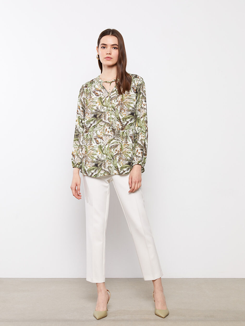 Yeşil Bağlamalı Yaka Çiçekli Uzun Kollu Viskon Kadın Bluz