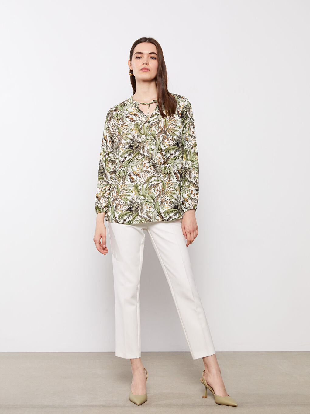 Yeşil Bağlamalı Yaka Çiçekli Uzun Kollu Viskon Kadın Bluz-1