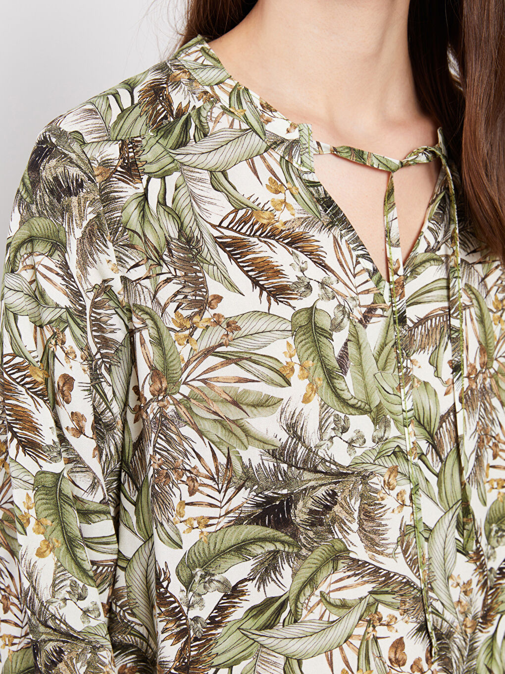 Yeşil Bağlamalı Yaka Çiçekli Uzun Kollu Viskon Kadın Bluz-3