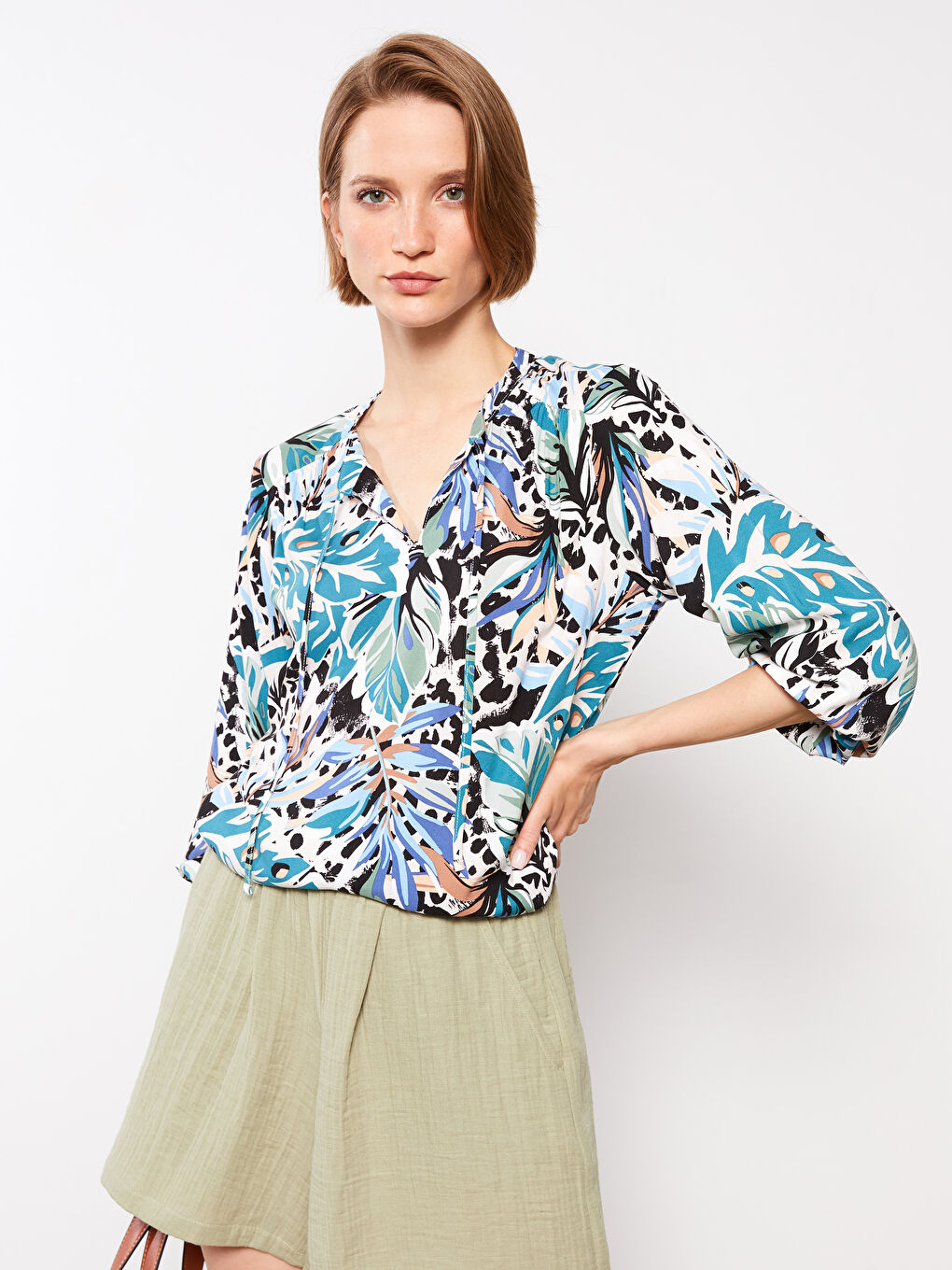 Haki Bağlamalı Yaka Çiçekli Uzun Kollu Viskon Kadın Bluz-2