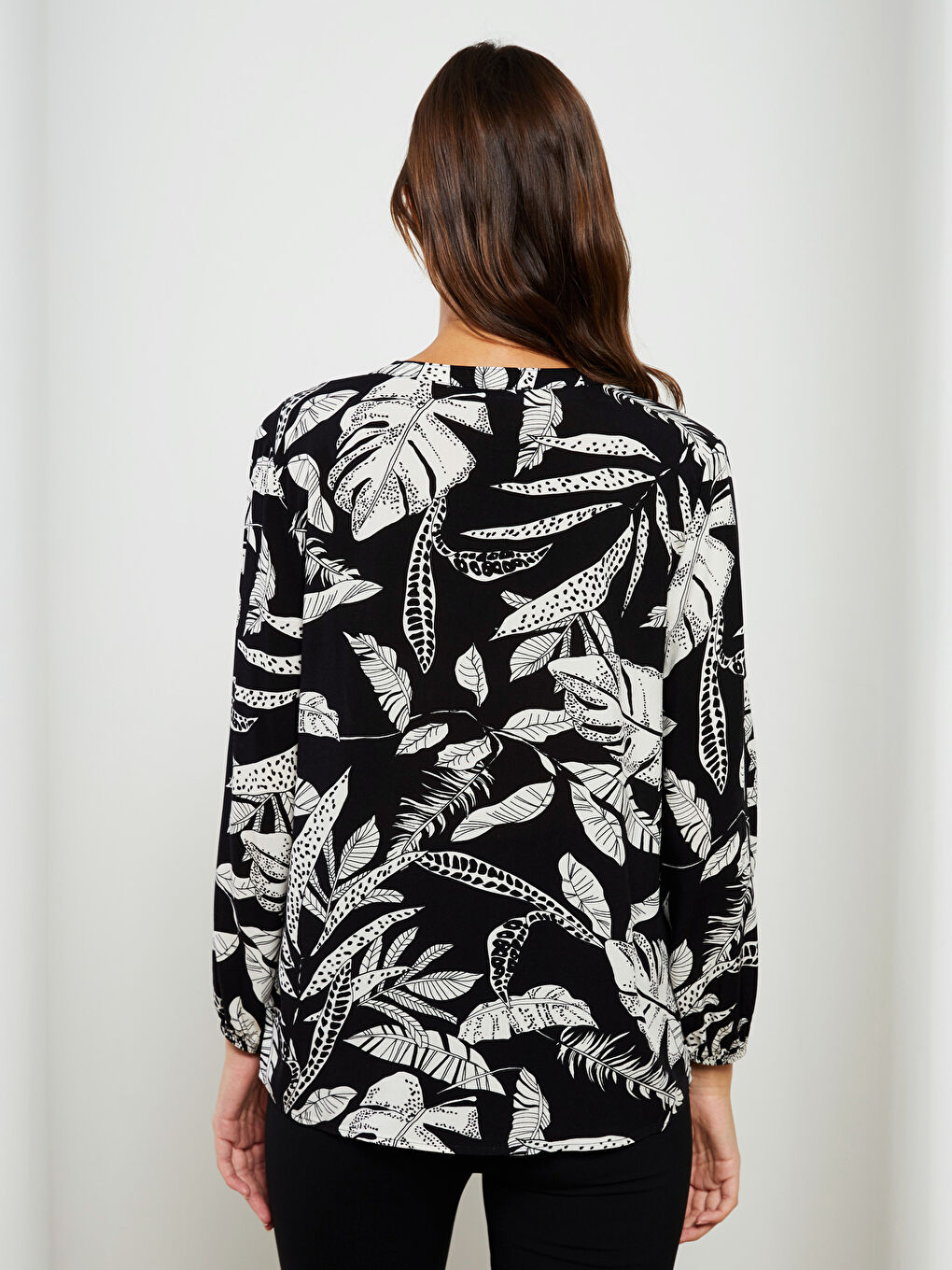 Bej Bağlamalı Yaka Çiçekli Uzun Kollu Viskon Kadın Bluz-4