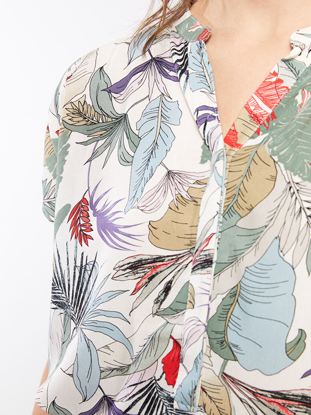 Henley Neckline Pattern Short Sleeve Crepe Women's Blouse-4