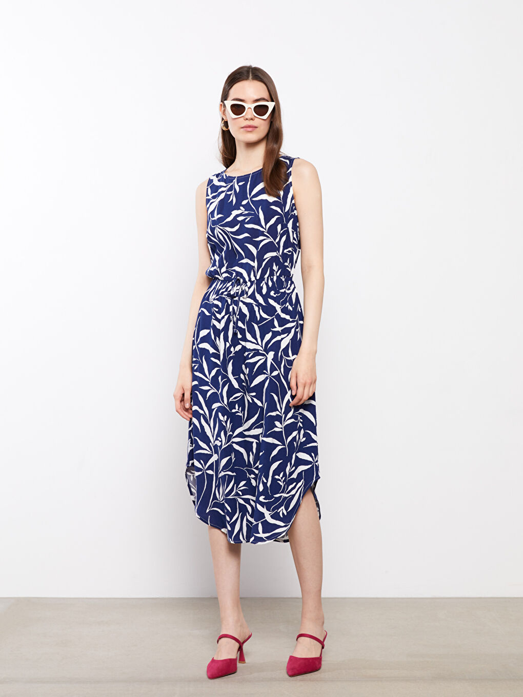 فستان نسائي بدون أكمام بياقة دائرية منقوش فيسكوز