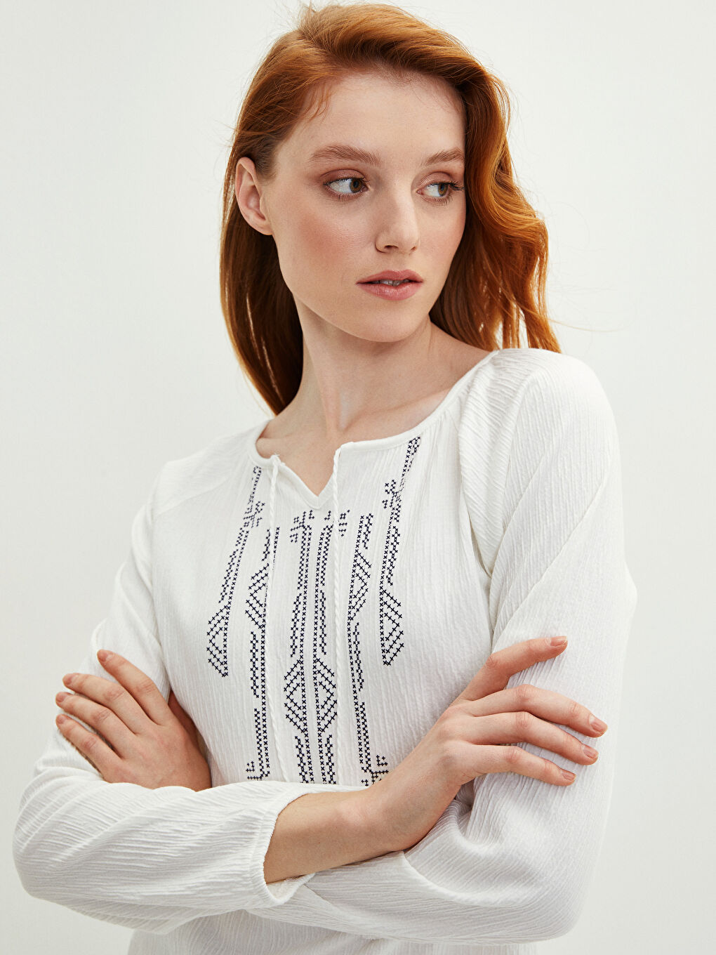 Ekru Bağlamalı Yaka Baskılı Uzun Kollu Kadın Tunik