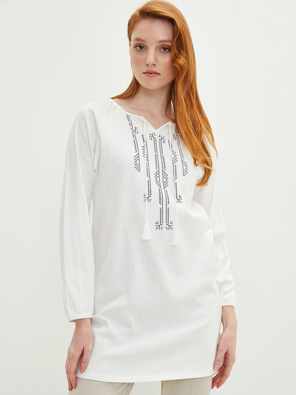 Ekru Bağlamalı Yaka Baskılı Uzun Kollu Kadın Tunik-1