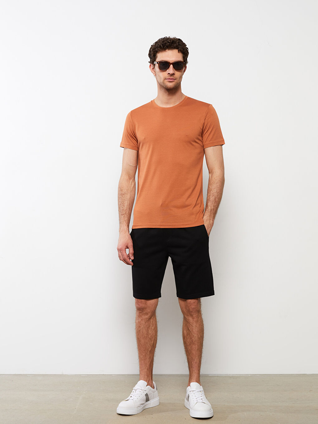 Kahverengi Bisiklet Yaka Kısa Kollu Erkek Tişört