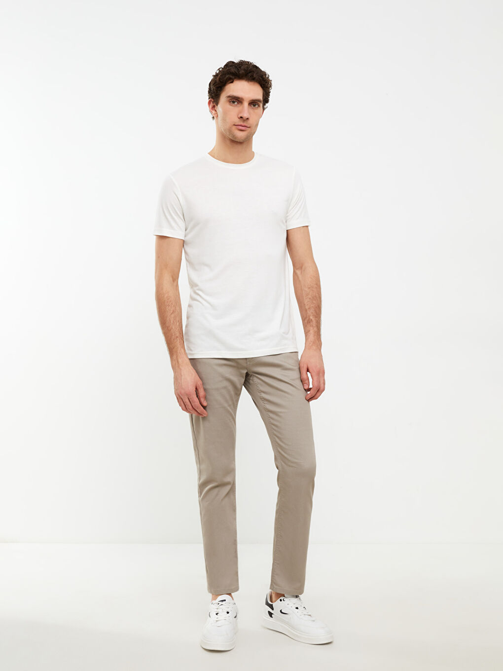 Beyaz Bisiklet Yaka Kısa Kollu Erkek Tişört-1