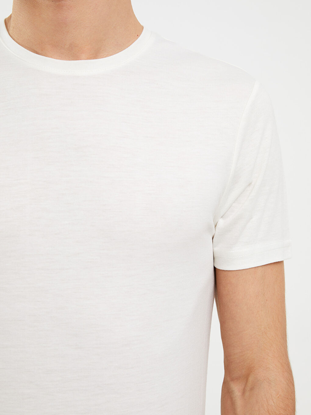 Beyaz Bisiklet Yaka Kısa Kollu Erkek Tişört-2