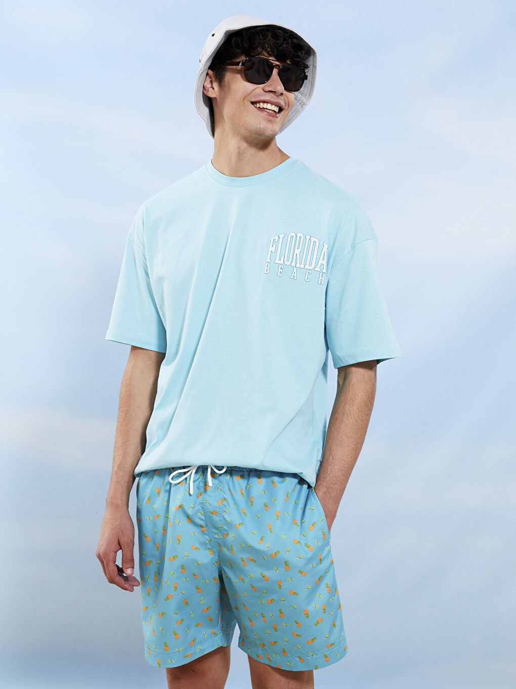 Turkuaz Diz Hizası Boy Desenli Erkek Deniz Şortu
