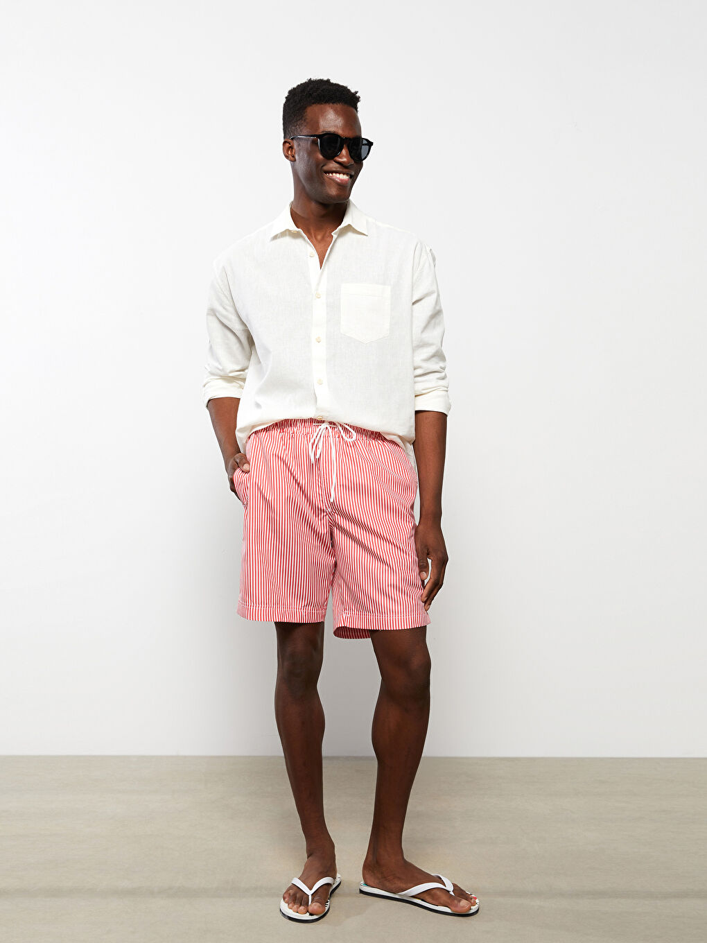 Kırmızı Diz Hizası Boy Çizgili Erkek Deniz Şortu