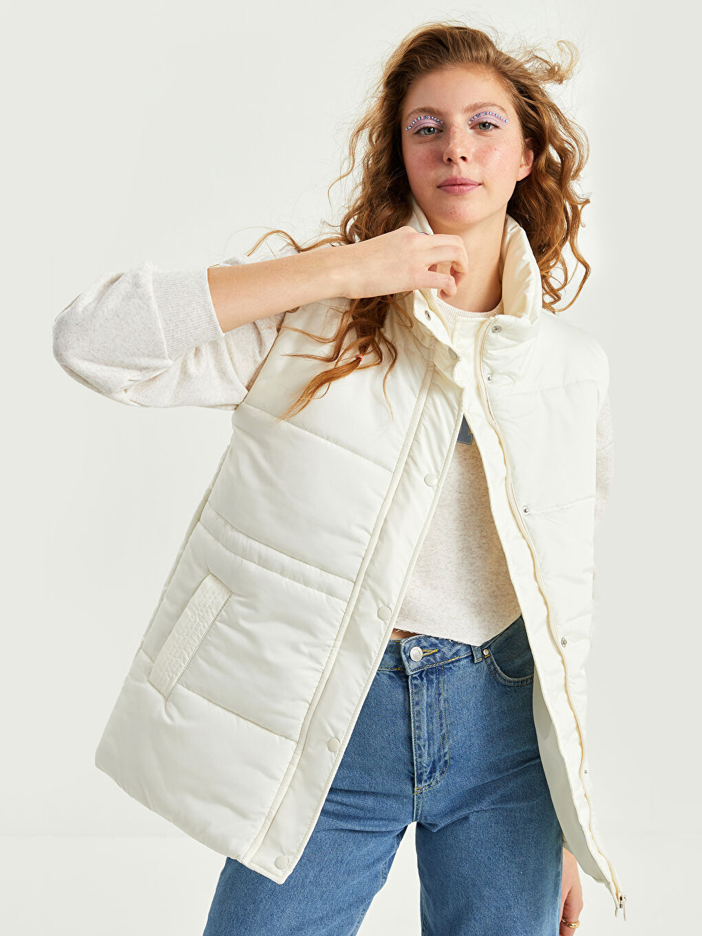 Ekru Dik Yaka Düz Cep Detaylı Kadın Şişme Yelek-1