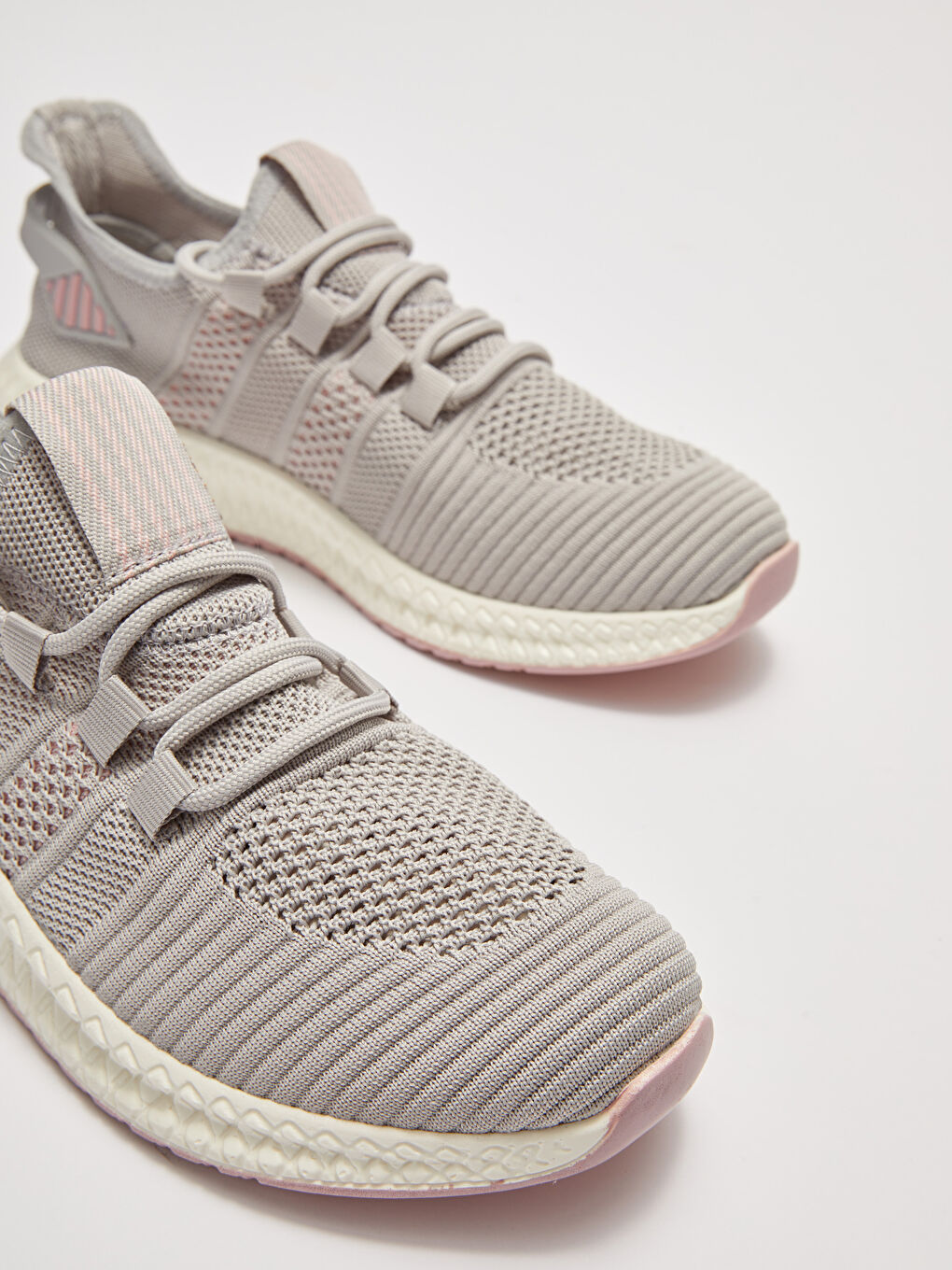 Gri Bağcıklı File Detaylı Kadın Aktif Spor Ayakkabı-5