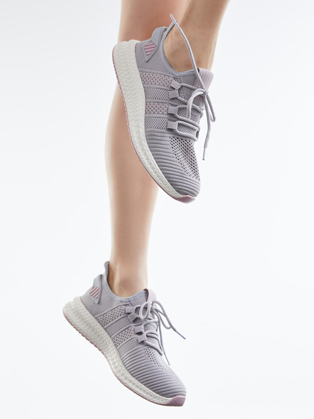 Gri Bağcıklı File Detaylı Kadın Aktif Spor Ayakkabı
