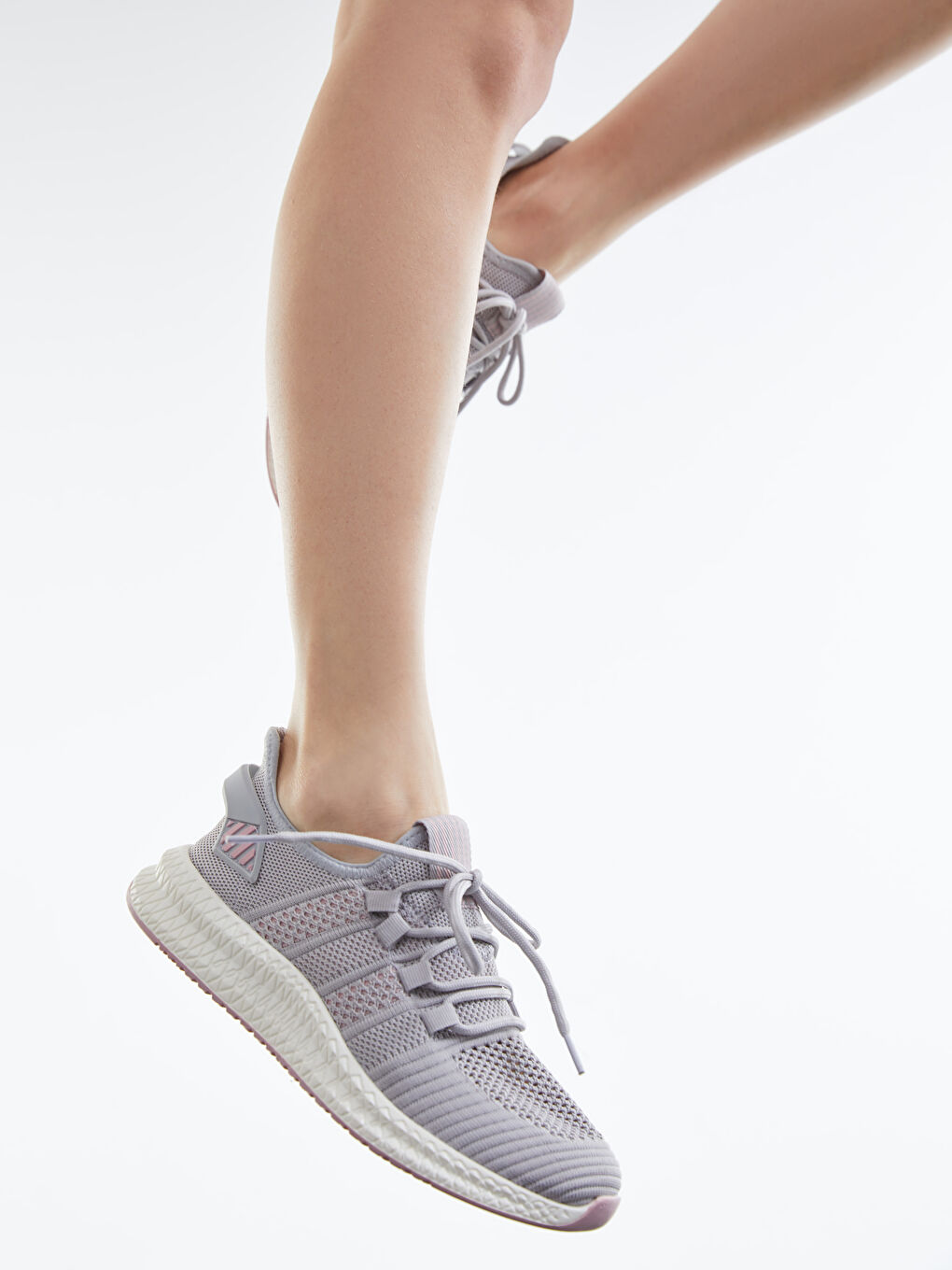 Gri Bağcıklı File Detaylı Kadın Aktif Spor Ayakkabı-1