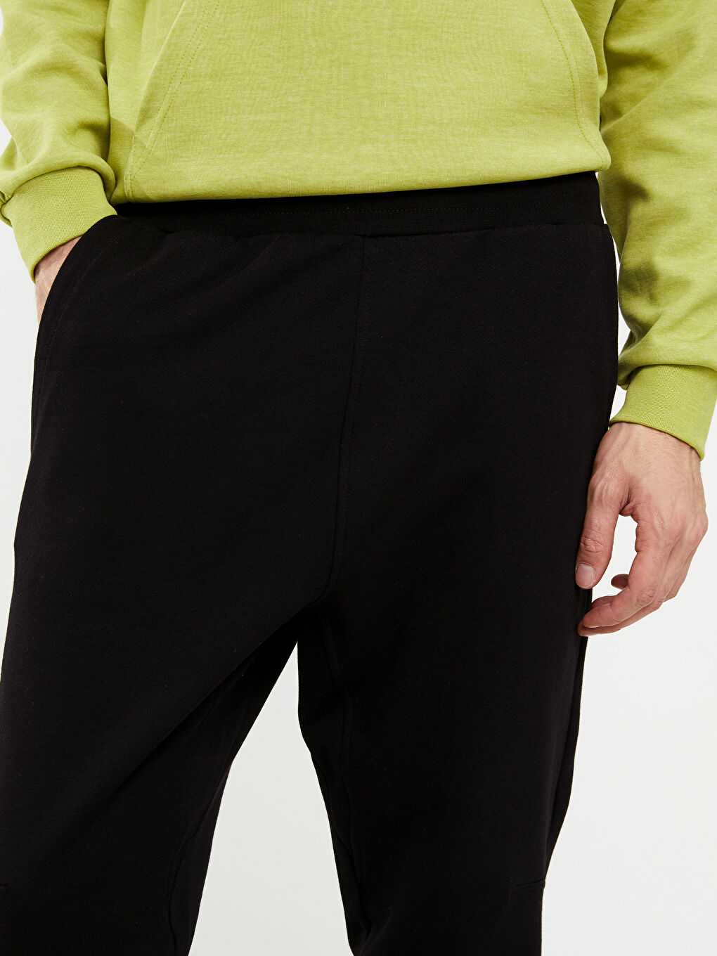 Siyah Standart Kalıp Erkek Eşofman Altı-2