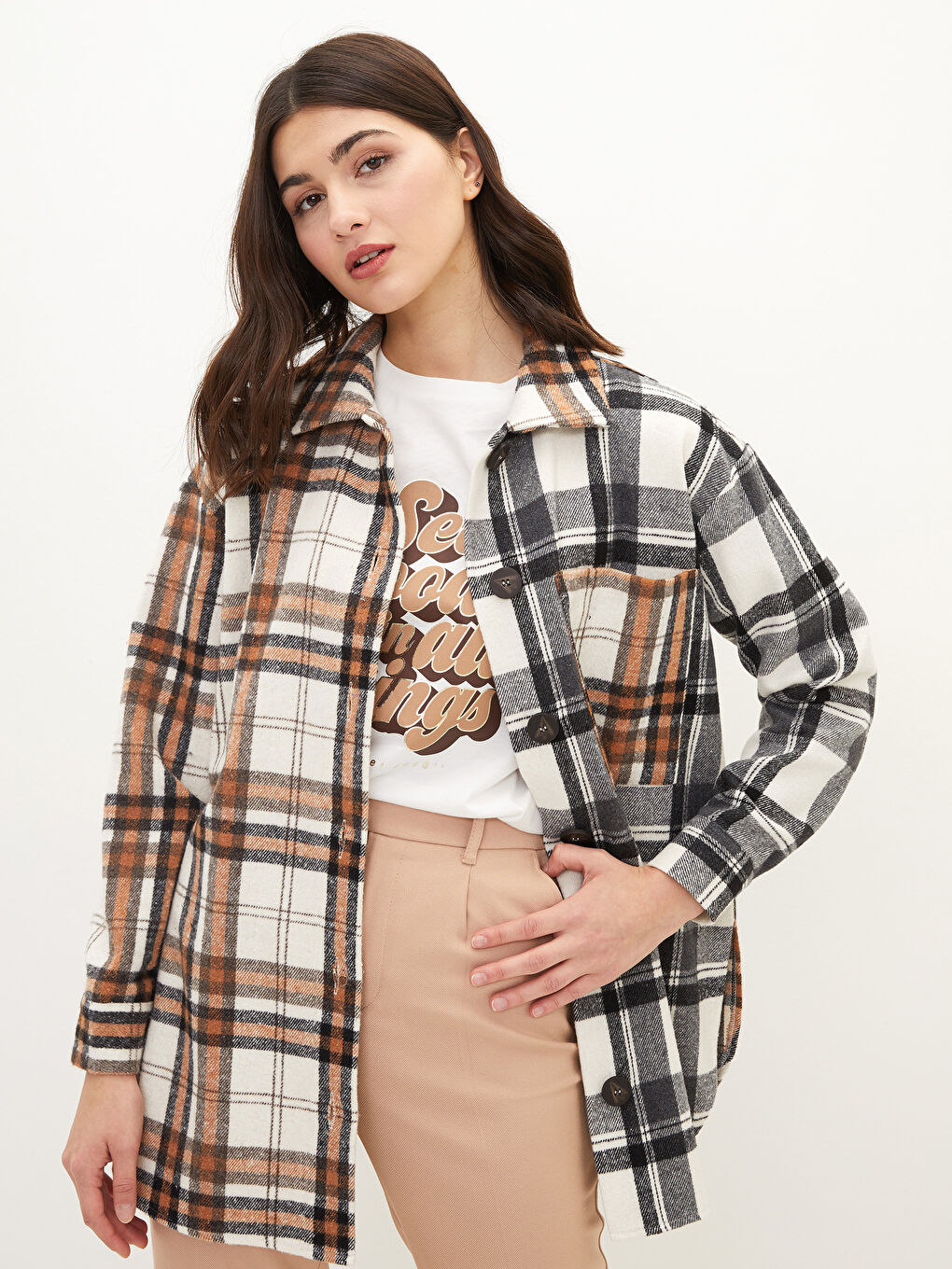 Женская рубашка из габардина в клетку с длинными рукавами и застежкой спереди на пуговицах-2