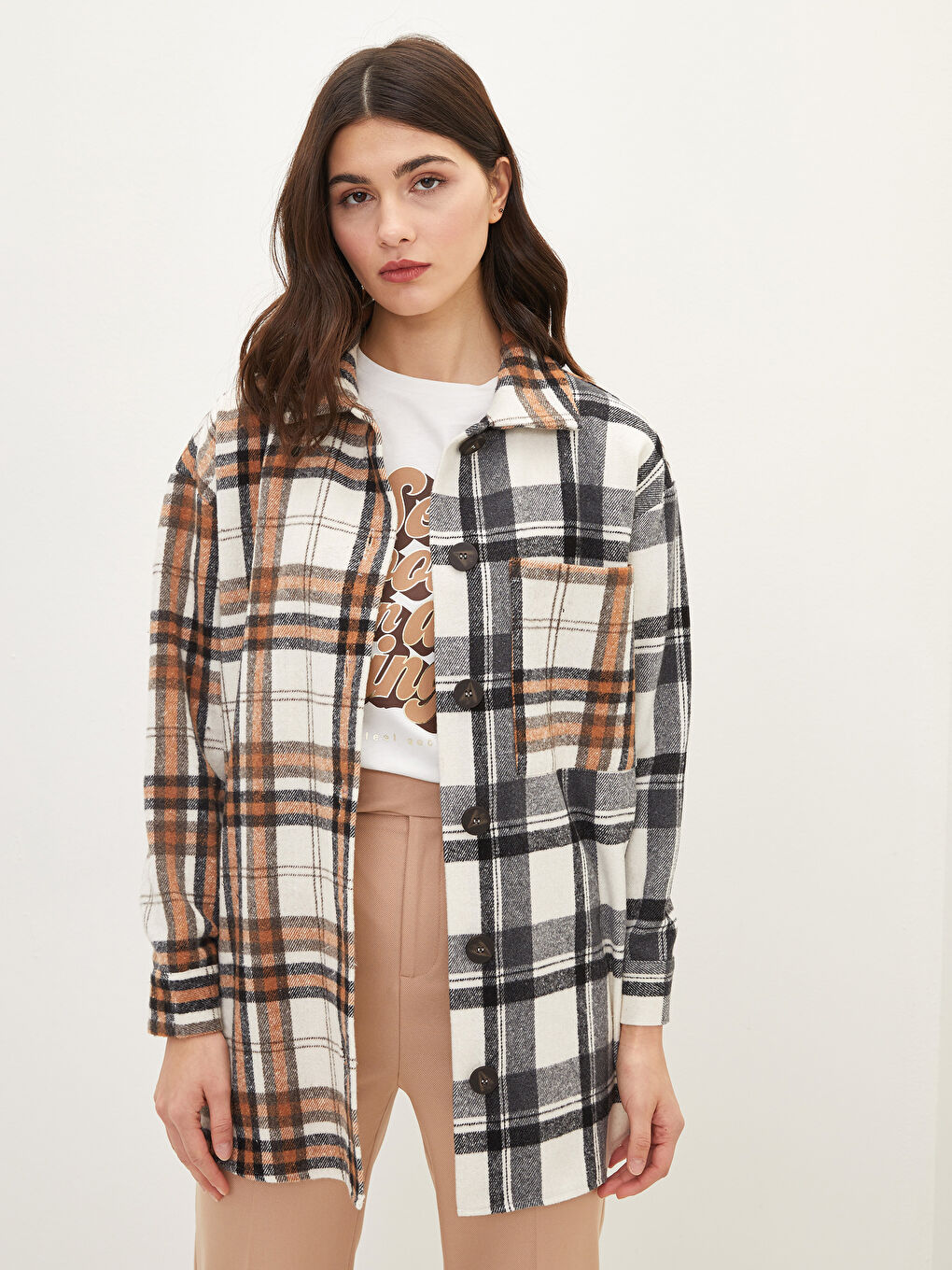 Женская рубашка из габардина в клетку с длинными рукавами и застежкой спереди на пуговицах-4