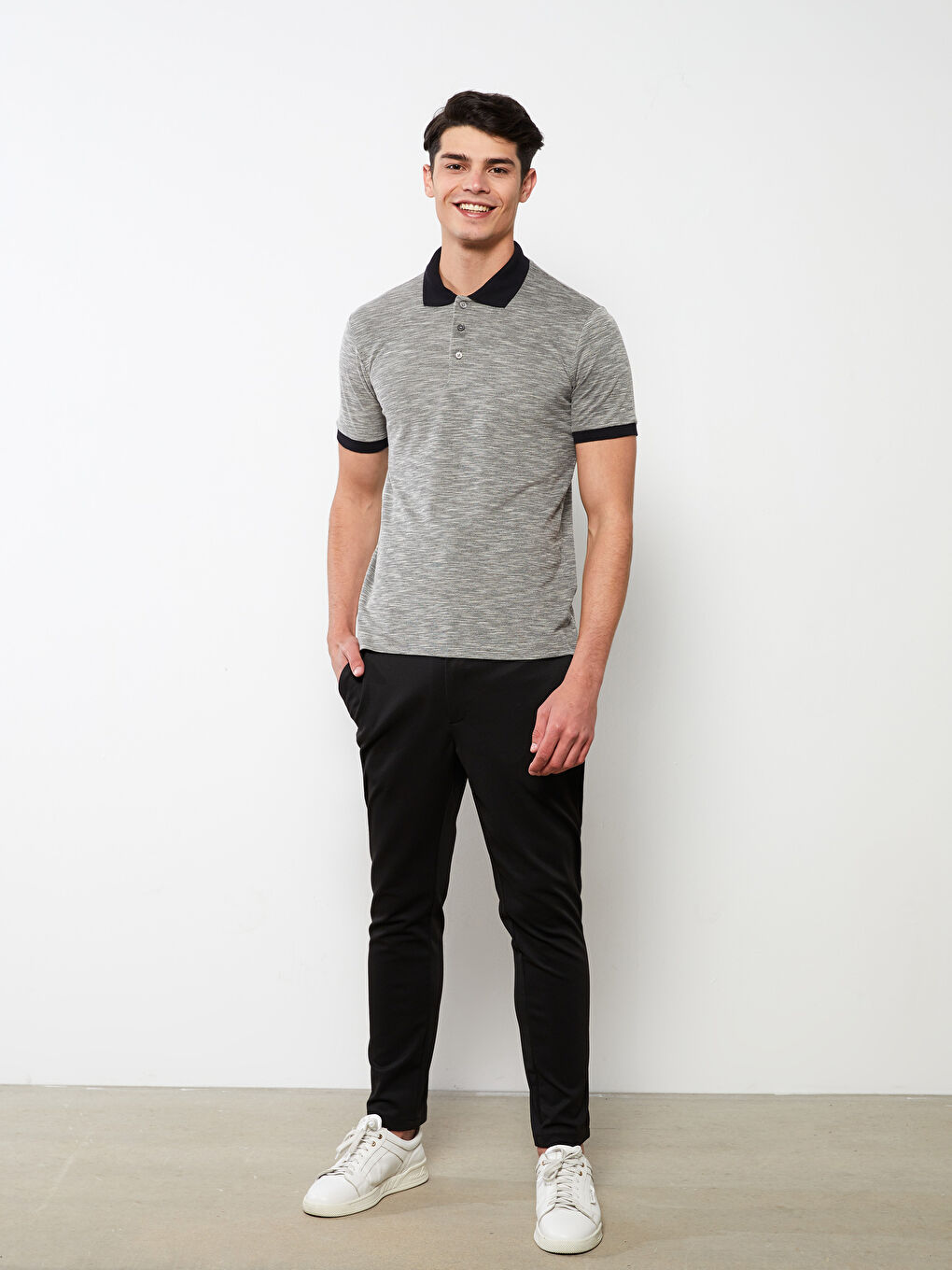 تيشيرت ياقة بولو كم قصير للرجال