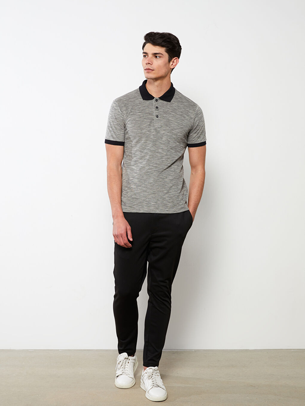 تيشيرت ياقة بولو كم قصير للرجال-1