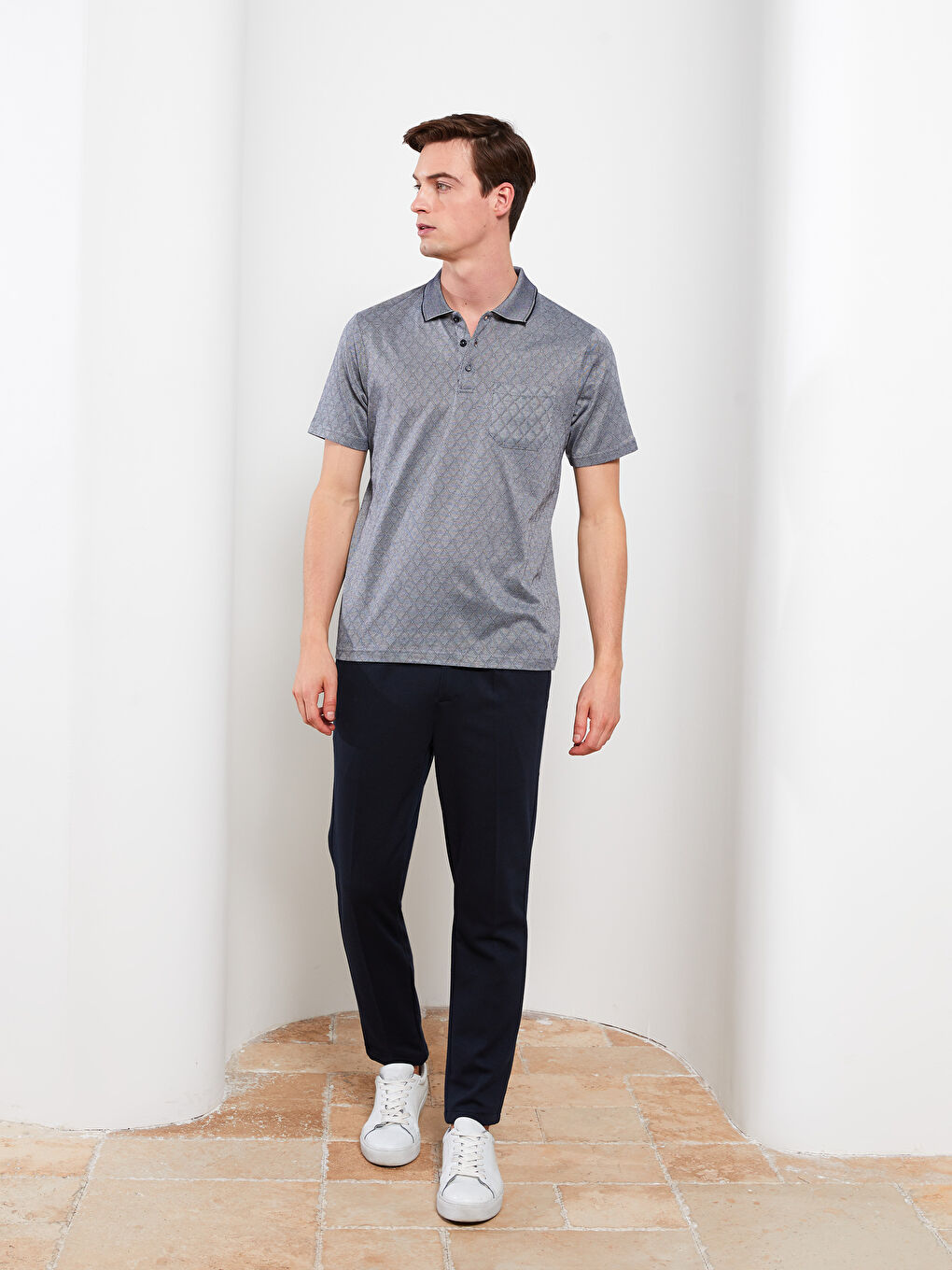 تيشيرت ياقة بولو كم قصير مُعالج بالميرسرايز للرجال-2