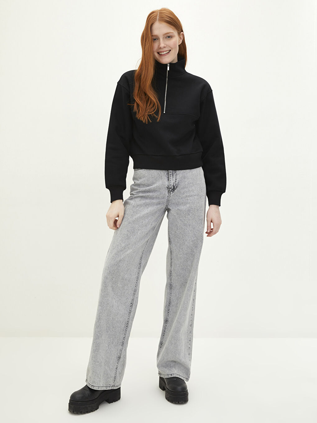 Siyah Dik Yaka Düz Uzun Kollu Kadın Sweatshirt-2