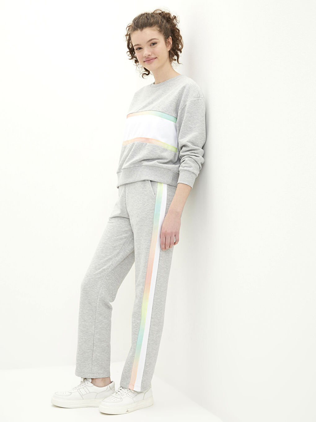 Women's Thick Sweatpants with Elastic Waistband and Stripe Detail -S2CA64Z8-LAL