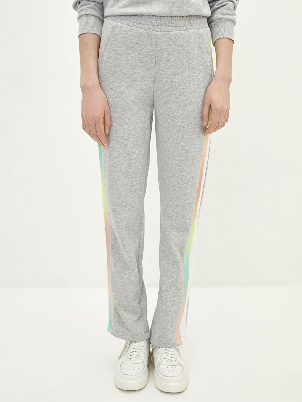 Women's Thick Sweatpants with Elastic Waistband and Stripe Detail -S2CA64Z8-LAL