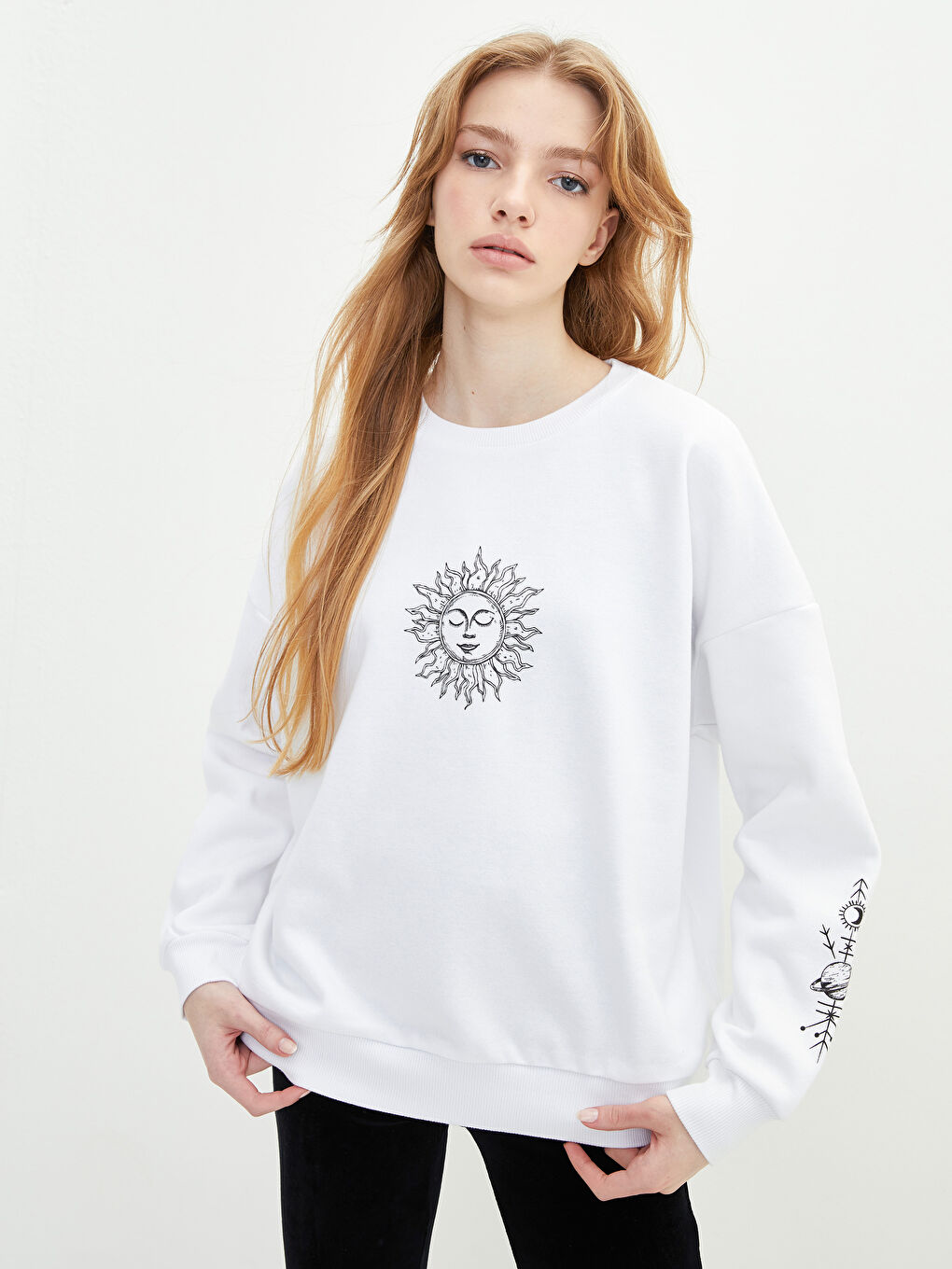 Beyaz Bisiklet Yaka Baskılı Uzun Kollu Kadın Sweatshirt