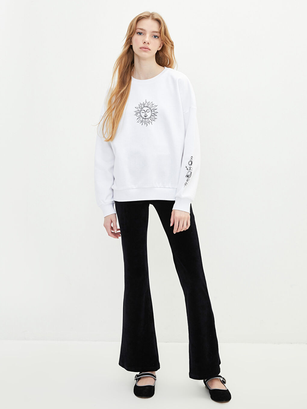 Beyaz Bisiklet Yaka Baskılı Uzun Kollu Kadın Sweatshirt-1