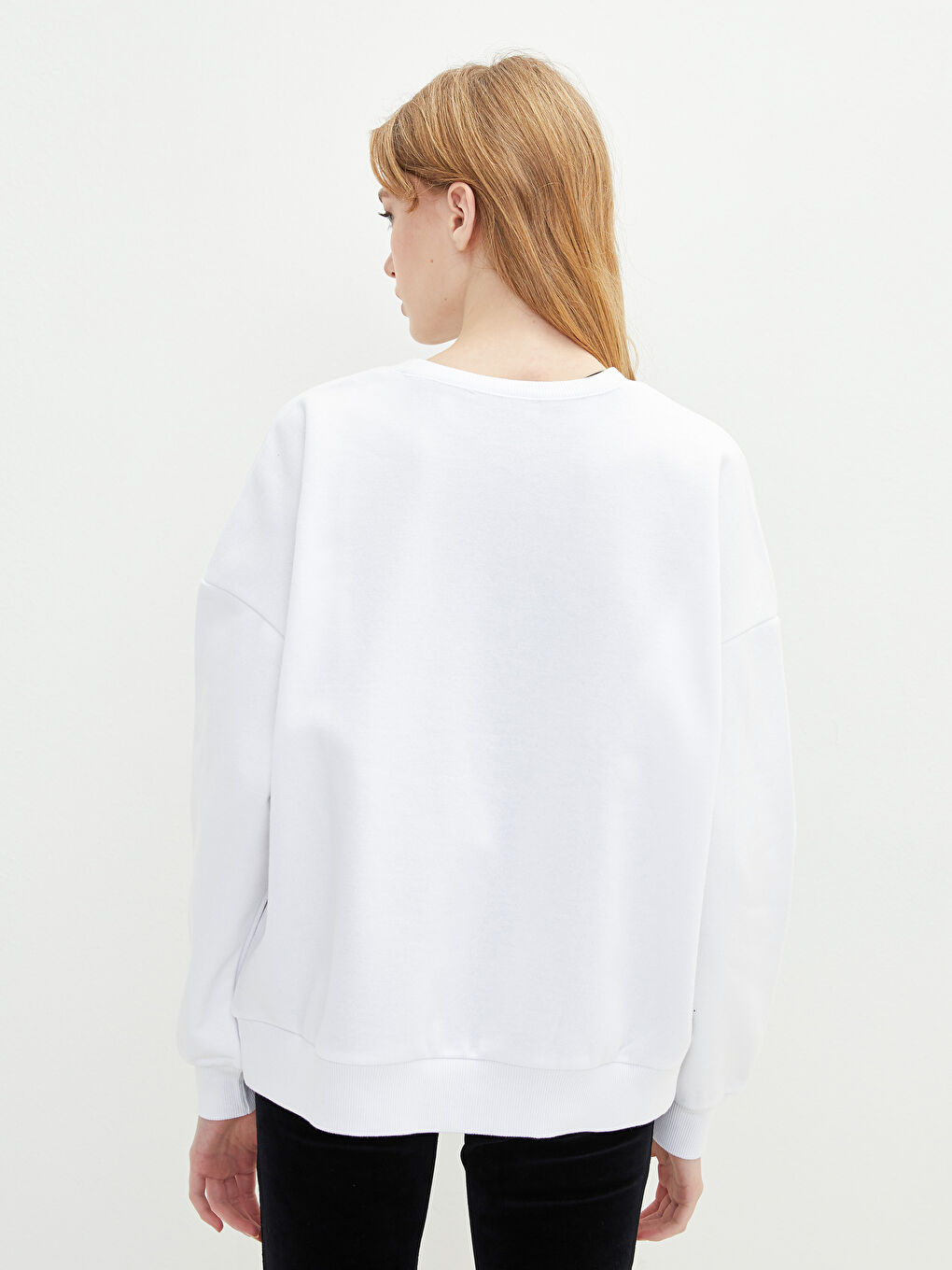 Beyaz Bisiklet Yaka Baskılı Uzun Kollu Kadın Sweatshirt-3