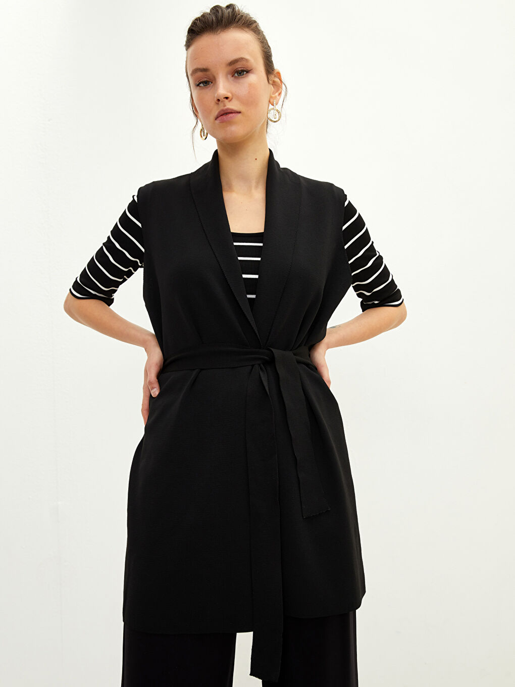 کەمەری یه‌خه‌ی دوو بەرۆک سادە تریکۆ بێ قۆڵ بۆ ژنان-2